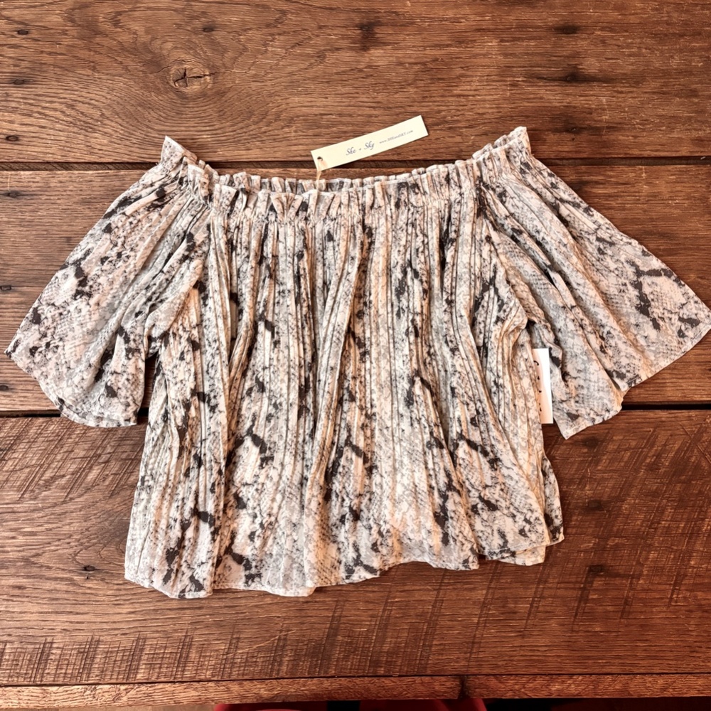 She + Sky Off The Shoulder NWT Pleated‎ Top Blouse Snake Pattern Crop Size